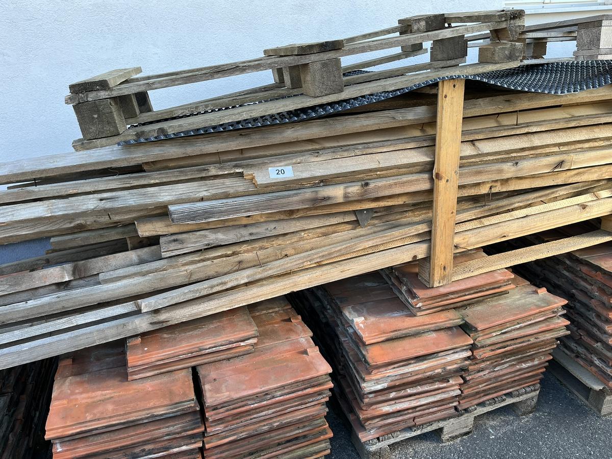 komplette Bestand an Dachziegel/Dachlatten, 9 x 180 Stk., 85 Stk.Welleternit 62/105 cm?d=2025-05-01 00:16:31