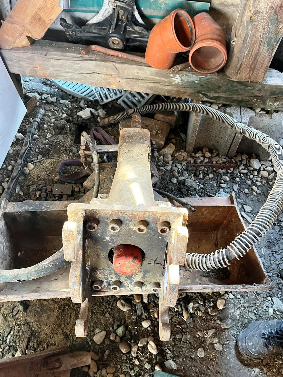 Hydromeissel - Abbruchhammer passend zu Kubota Bagger?d=2025-05-01 00:26:05