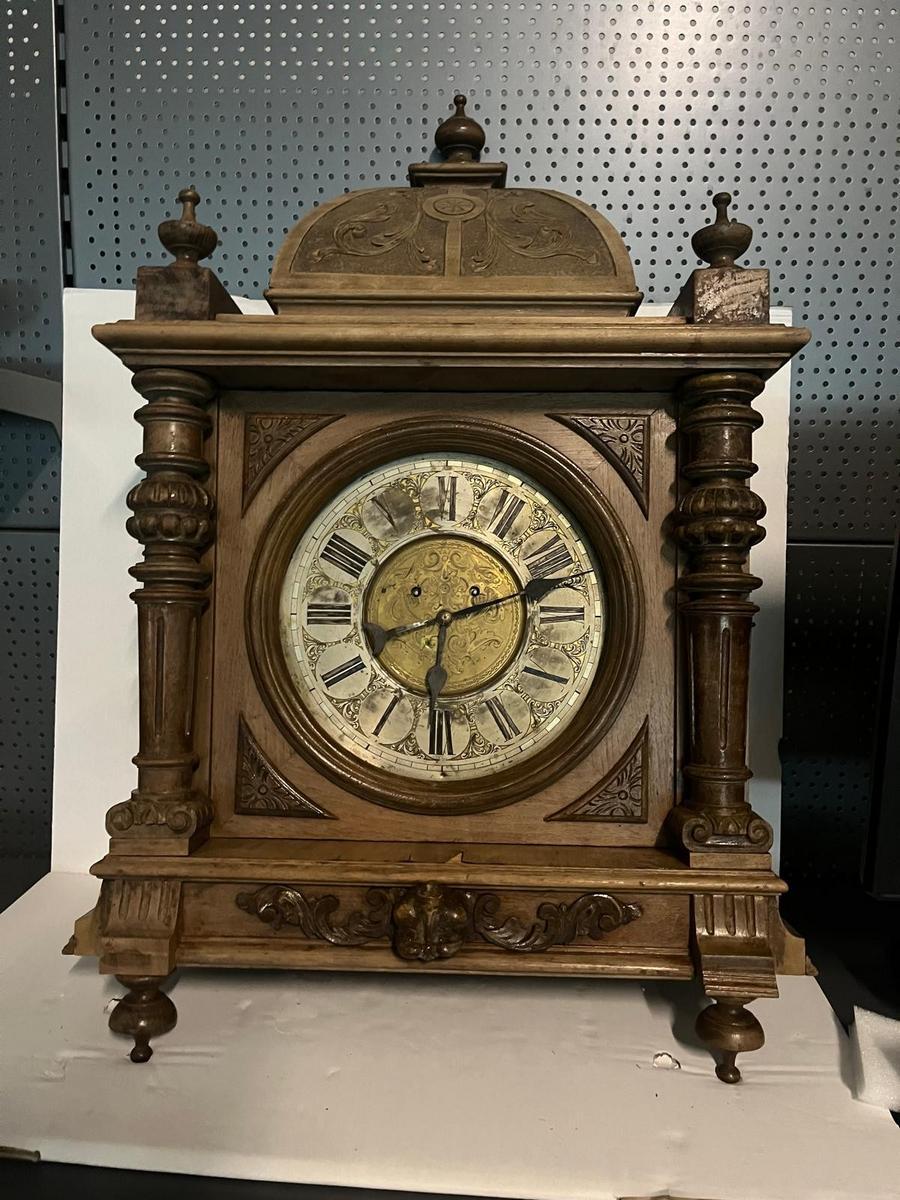 Altdeutsche Bibliothek Uhr, ca. 55x23x80cm?d=2025-05-08 02:29:24