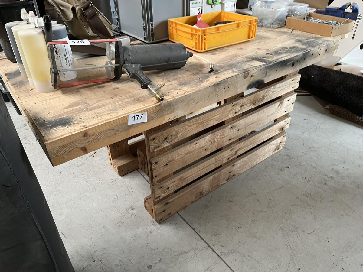 Werktisch mit Massivholzplatte und Schraubstock ca. 200/100 cm Platte 9 cm