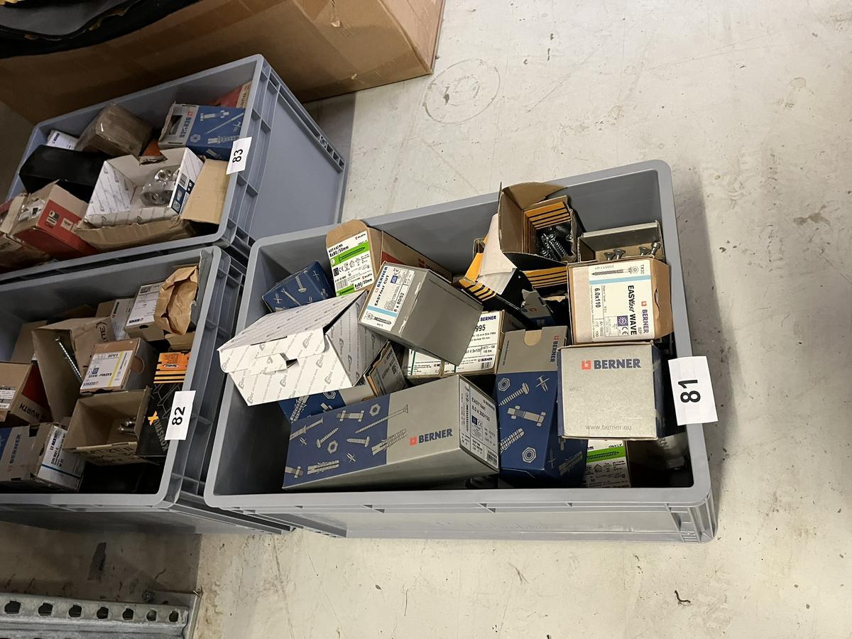 Montagekiste befüllt mit Schrauben /Befestigungsmaterial