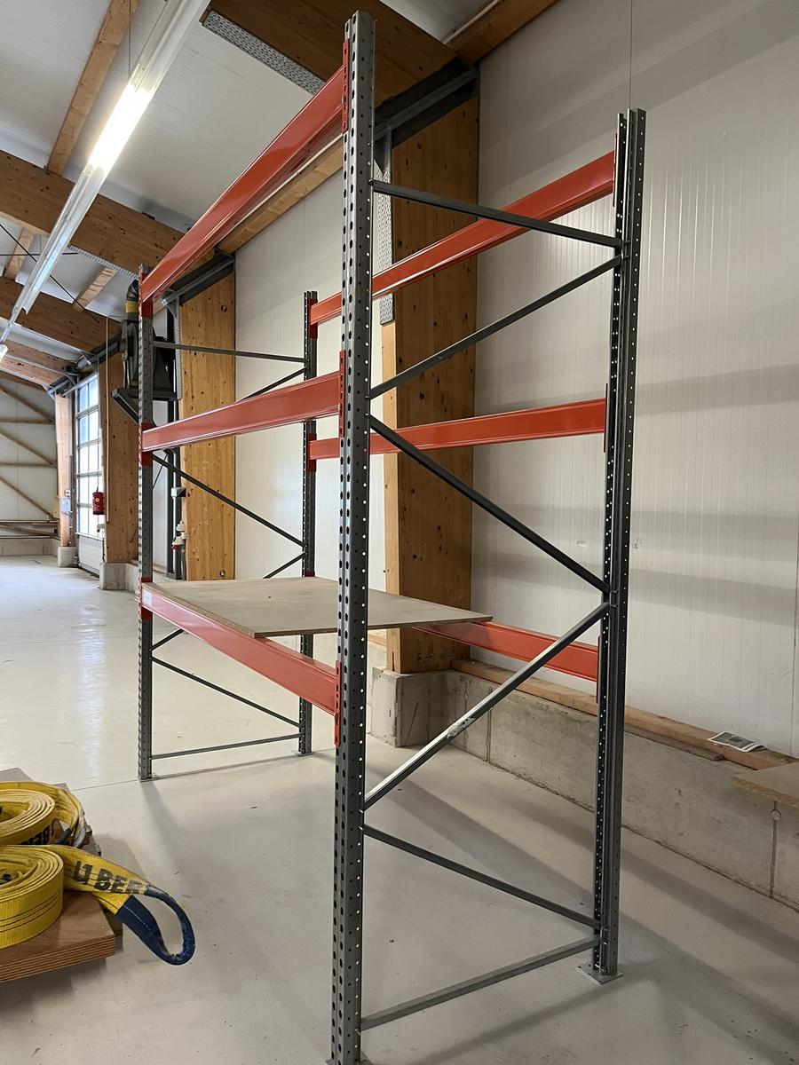 18.90 lfm SCHWERLAST-PALETTENREGALE 8 Stk.Steher 300/110 cm , Fachlast 2100 kg plus Einhängebalken