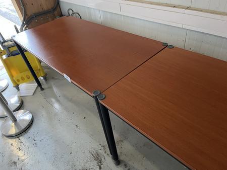 2 Stück Beistelltische je ca. 160/80 cm 2 Stück Beistelltische je ca. 160/80 cm