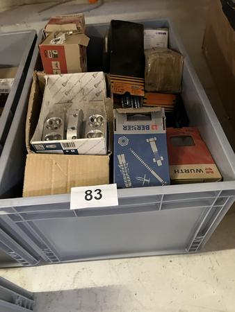 Montagekiste befüllt mit Schrauben /Befestigungsmaterial Montagekiste befüllt mit Schrauben /Befestigungsmaterial