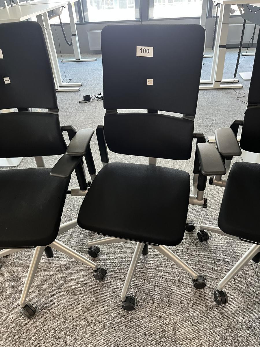 Steelcase Bürodrehstuhl anthrazit mit Armlehne höhenverstellbar?d=2025-05-14 15:24:20