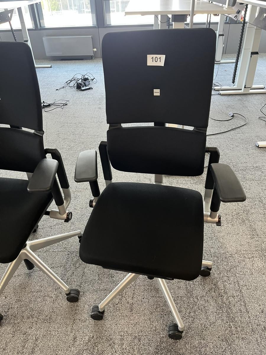 Steelcase Bürodrehstuhl anthrazit mit Armlehne höhenverstellbar?d=2025-05-14 10:08:11