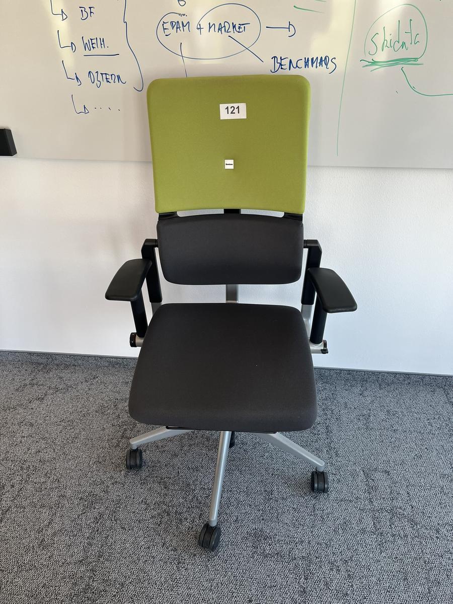 Steelcase Bürodrehstuhl anthrazit mit Armlehne höhenverstellbar?d=2025-05-16 08:44:58