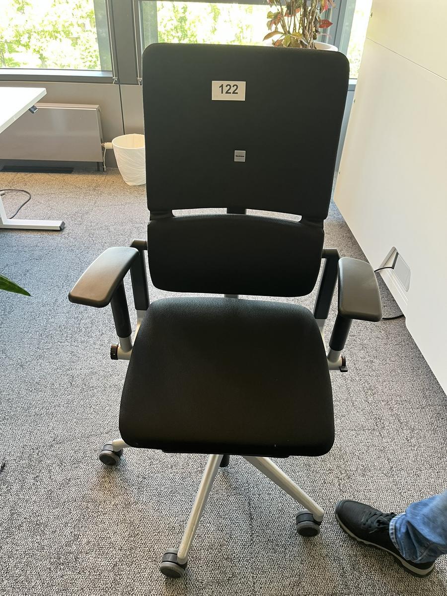 Steelcase Bürodrehstuhl anthrazit mit Armlehne höhenverstellbar?d=2025-05-16 13:22:52