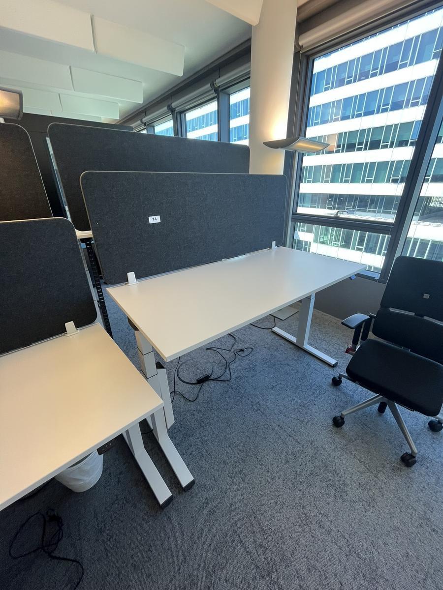 Sitz-,Steh-,Schreibtisch 160x80 cm , Steelcase elektrisch höhenverstellbar ca.65/120cm mit Sichtblende abnehmbar, Baujahr 2021