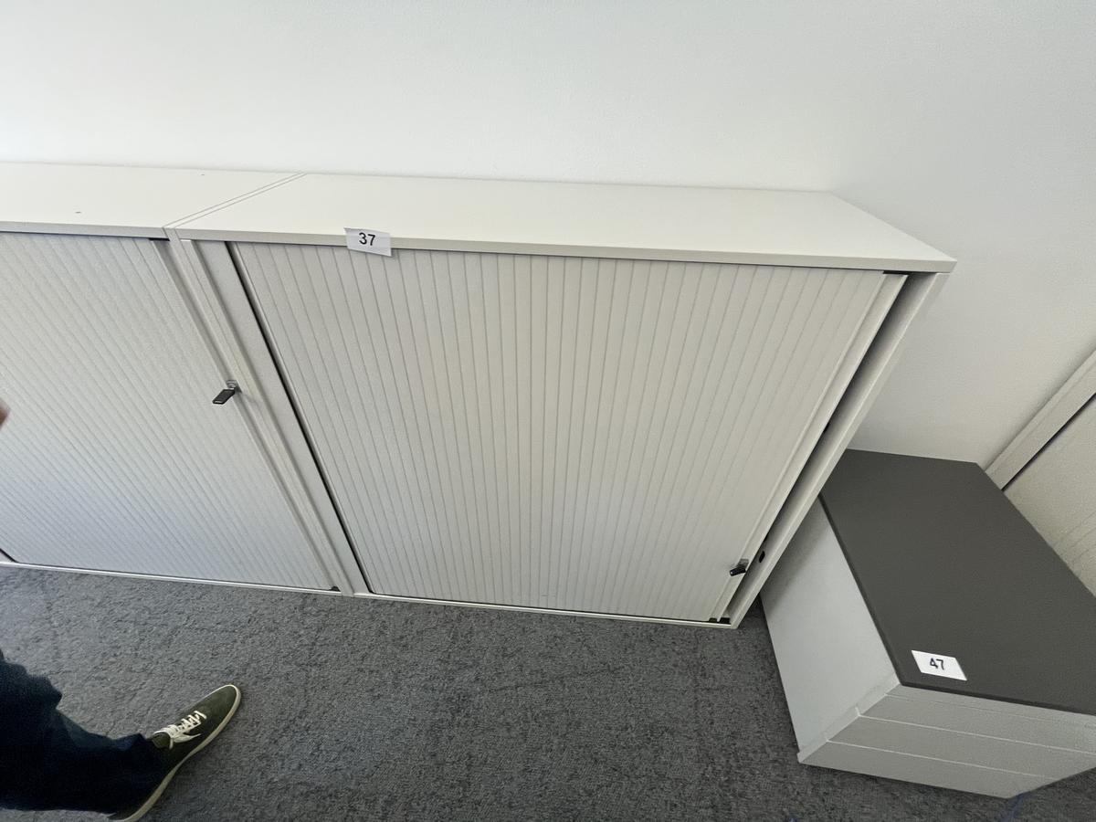 Aktenschrank weiss ca. 120/115 cm Steelcase mit Rollotüre