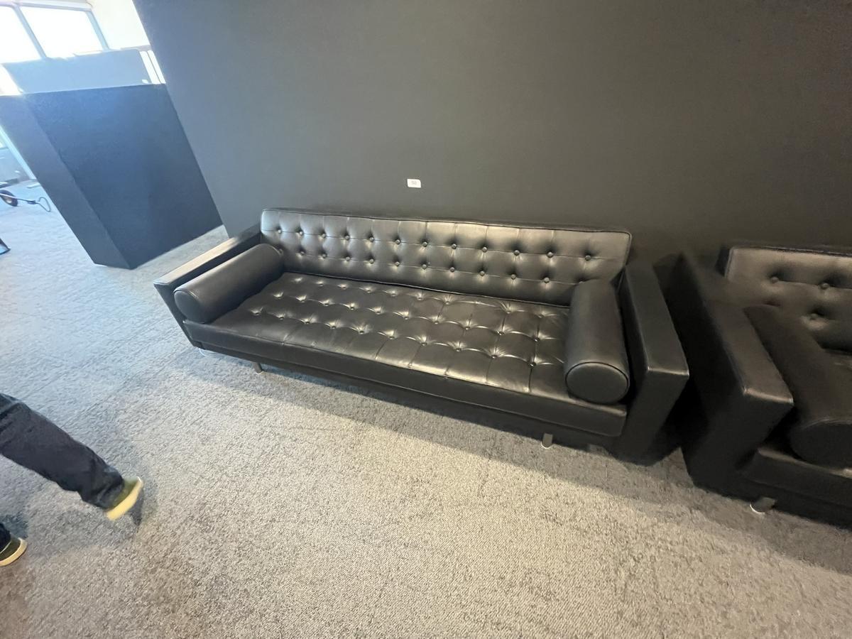 Ledersitzbank in schwarz ca.215x86x70 cm?d=2025-05-14 01:37:49