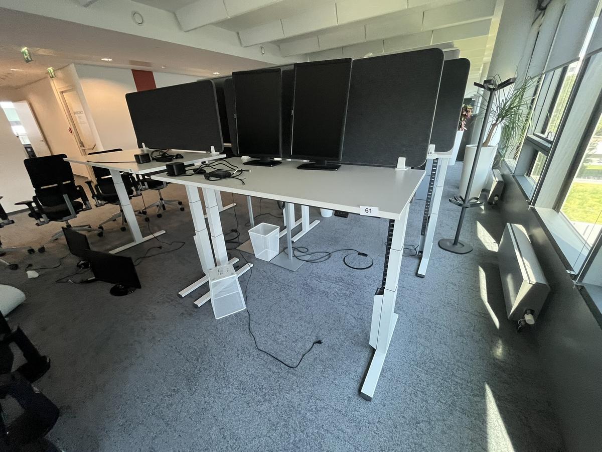 Sitz-,Steh-,Schreibtisch 160x80 cm , Steelcase elektrisch höhenverstellbar ca.65/120cm mit Sichtblende abnehmbar, Baujahr 2021