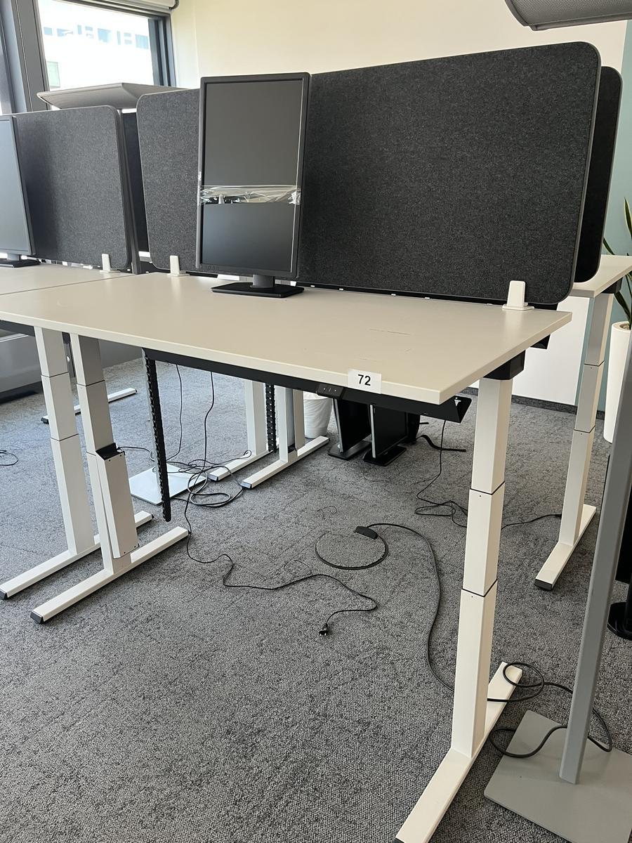 Sitz-,Steh-,Schreibtisch 160x80 cm , Steelcase elektrisch höhenverstellbar ca.65/120cm mit Sichtblende abnehmbar, Baujahr 2021