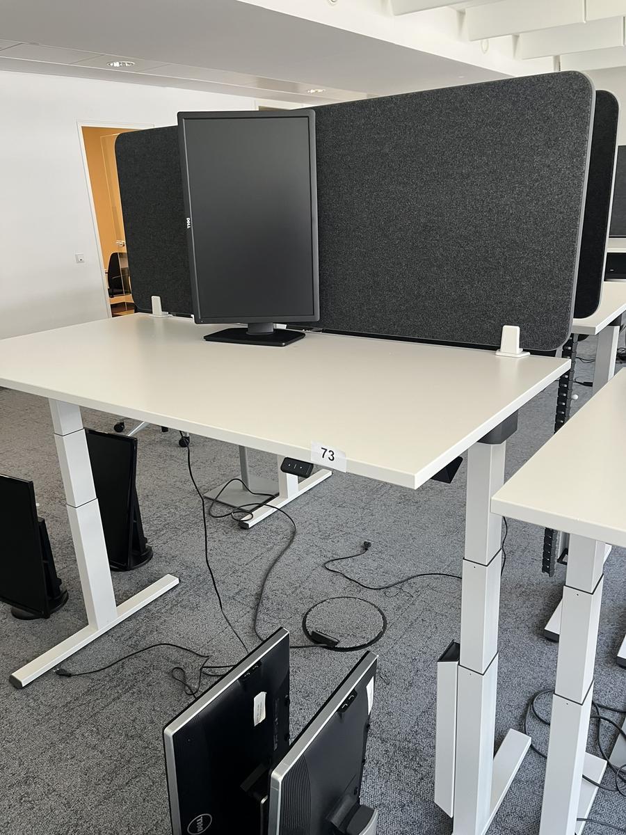 Sitz-,Steh-,Schreibtisch 160x80 cm , Steelcase elektrisch höhenverstellbar ca.65/120cm mit Sichtblende abnehmbar, Baujahr 2021
