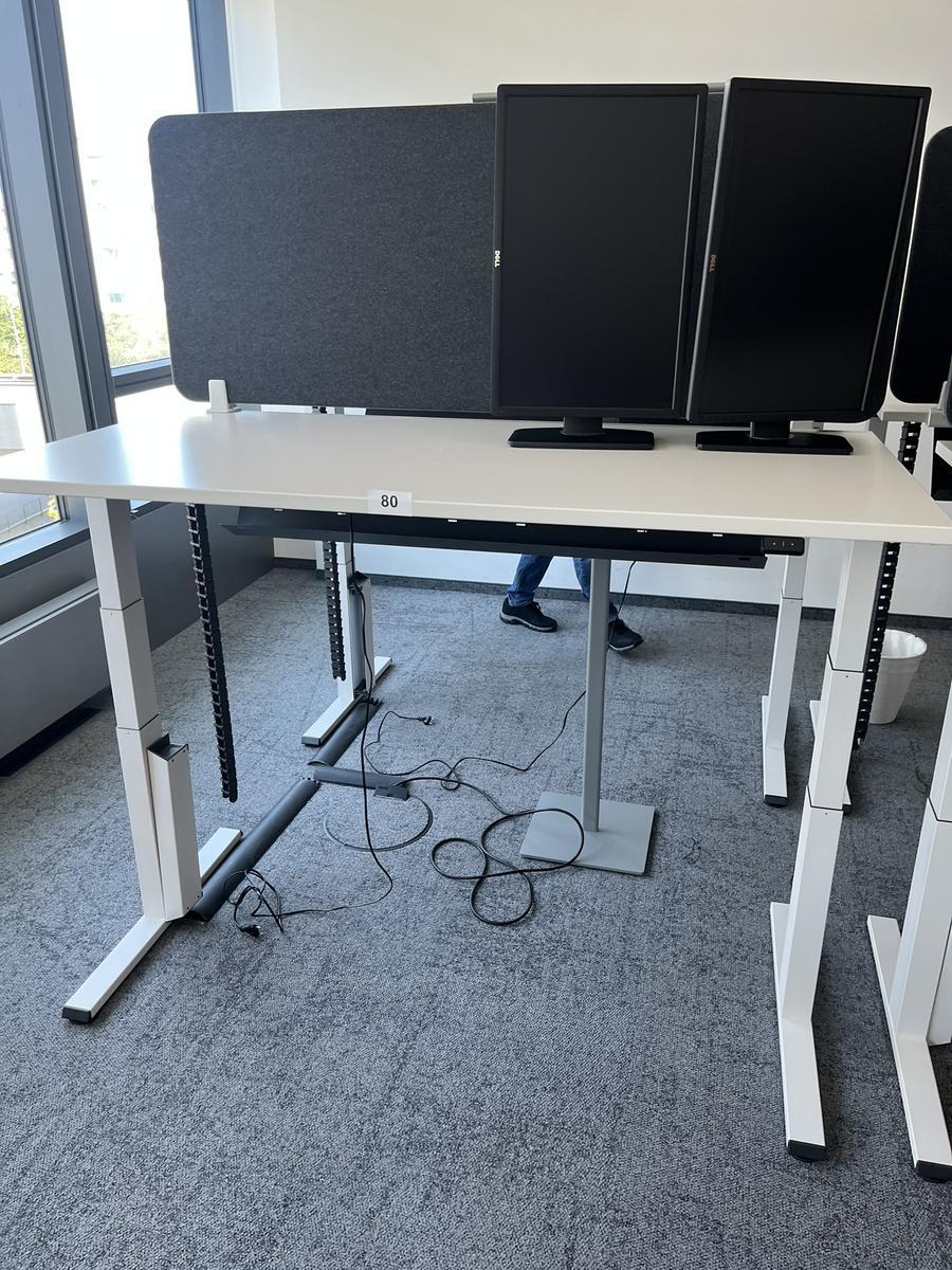 Sitz-,Steh-,Schreibtisch 160x80 cm , Steelcase elektrisch höhenverstellbar ca.65/120cm mit Sichtblende abnehmbar, Baujahr 2021