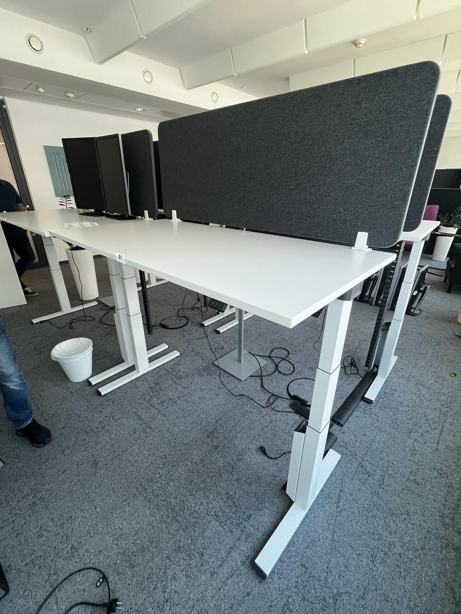 Sitz-,Steh-,Schreibtisch 160x80 cm , Steelcase elektrisch höhenverstellbar ca.65/120cm mit Sichtblende abnehmbar, Baujahr 2021