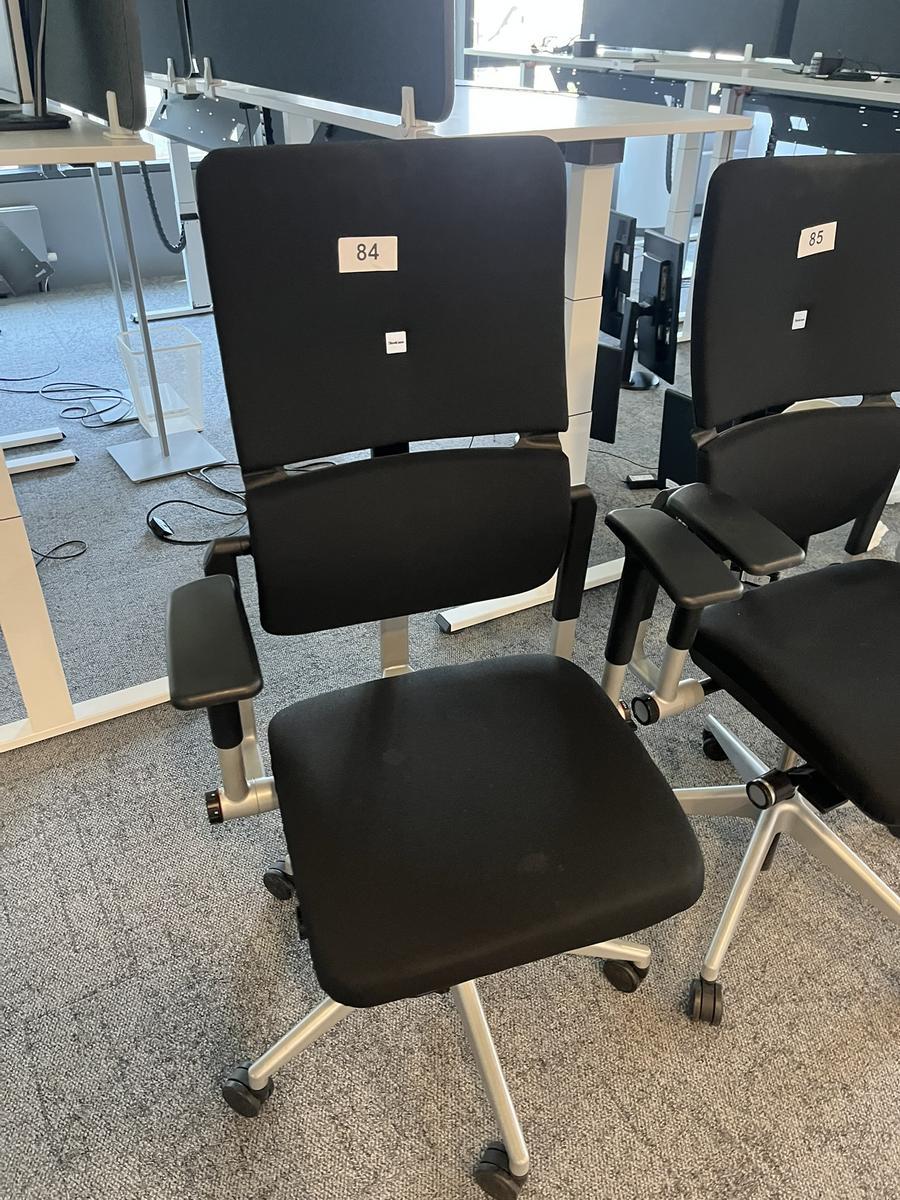 Steelcase Bürodrehstuhl anthrazit mit Armlehne höhenverstellbar?d=2025-05-14 08:12:00