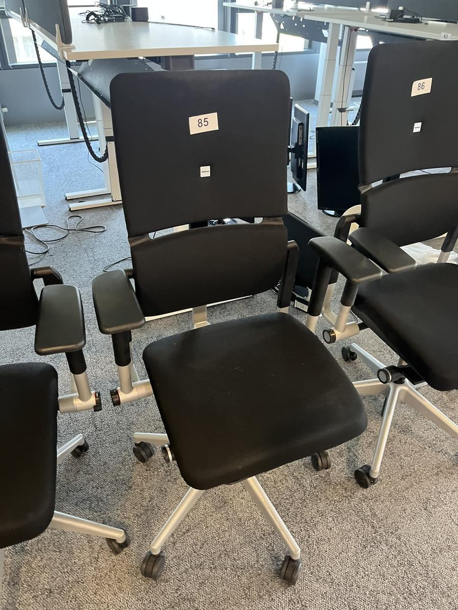Steelcase Bürodrehstuhl anthrazit mit Armlehne höhenverstellbar?d=2025-05-14 11:48:34