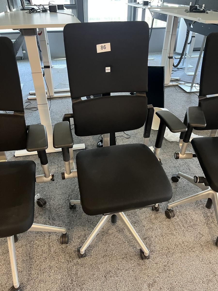 Steelcase Bürodrehstuhl anthrazit mit Armlehne höhenverstellbar?d=2025-05-14 14:28:01