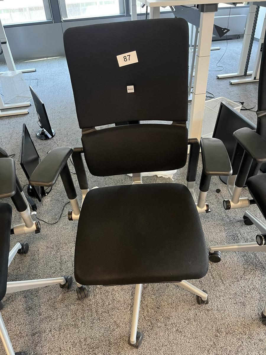 Steelcase Bürodrehstuhl anthrazit mit Armlehne höhenverstellbar?d=2025-05-14 15:54:17