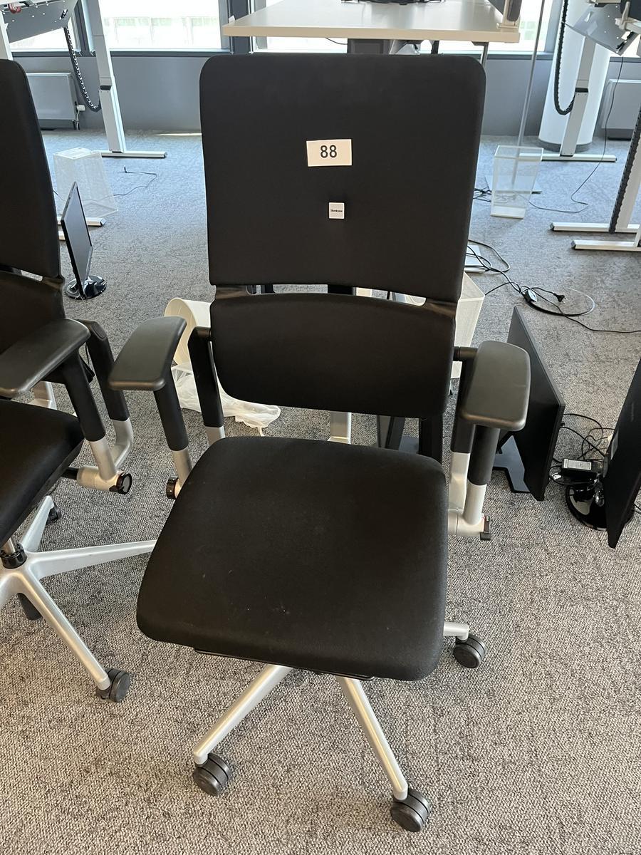 Steelcase Bürodrehstuhl anthrazit mit Armlehne höhenverstellbar?d=2025-05-14 10:01:46