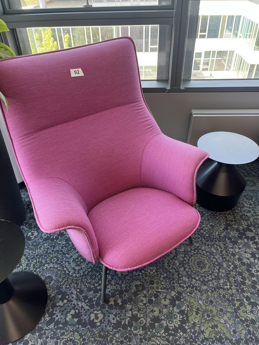 1 Stück Polstersessel Symphnonic mit Tisch ca. 38 cm / 42 cm?d=2025-05-13 22:22:59