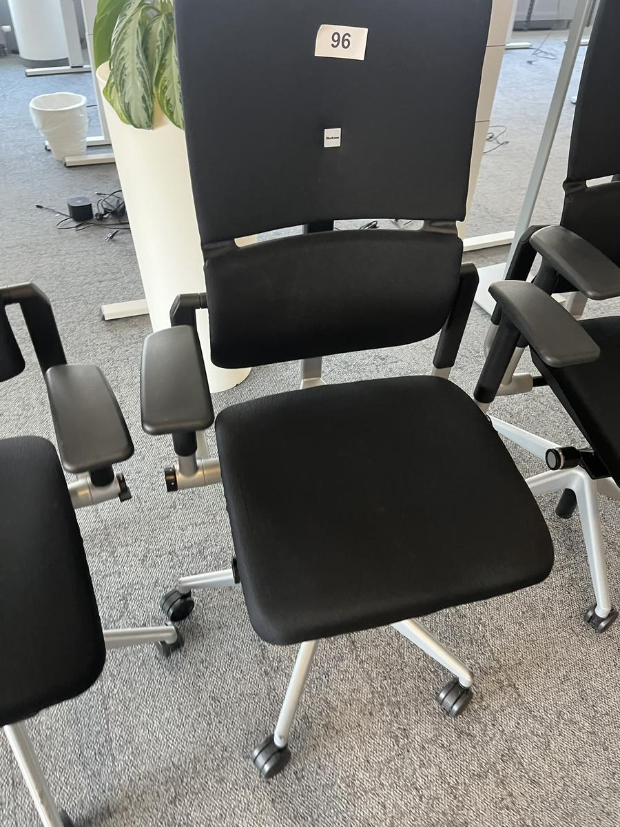 Steelcase Bürodrehstuhl anthrazit mit Armlehne höhenverstellbar?d=2025-05-14 07:05:51