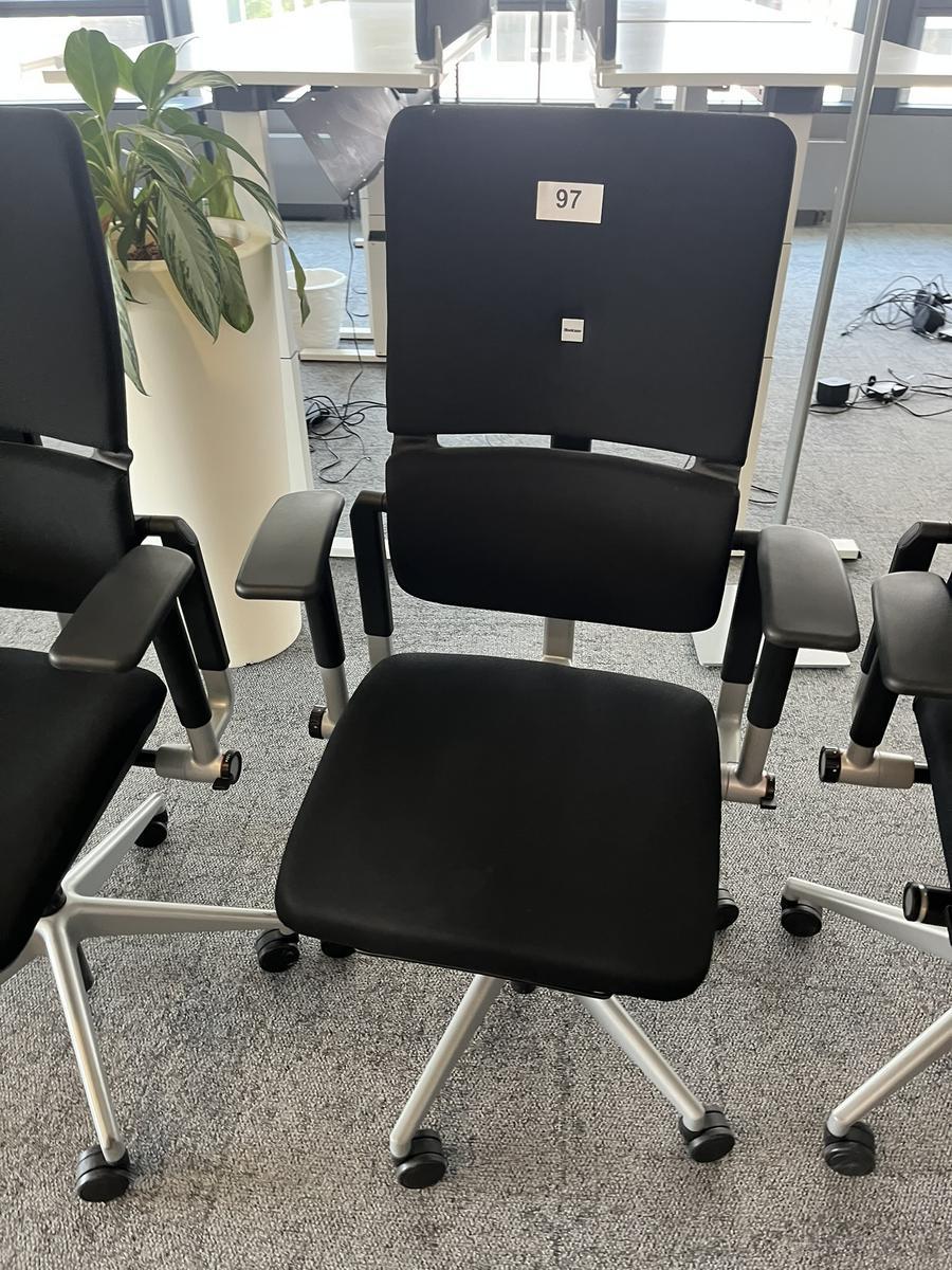 Steelcase Bürodrehstuhl anthrazit mit Armlehne höhenverstellbar?d=2025-05-14 11:25:59