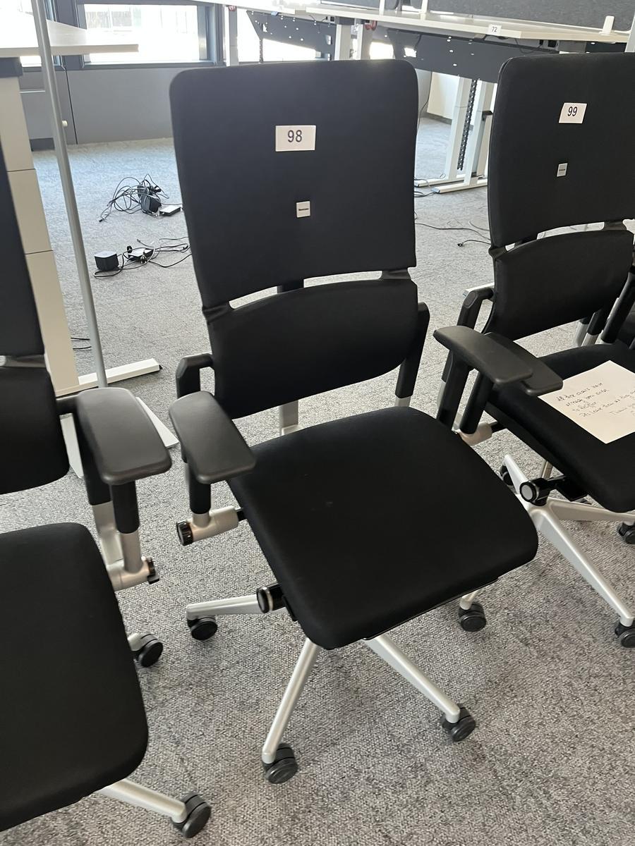 Steelcase Bürodrehstuhl anthrazit mit Armlehne höhenverstellbar?d=2025-05-14 15:01:42