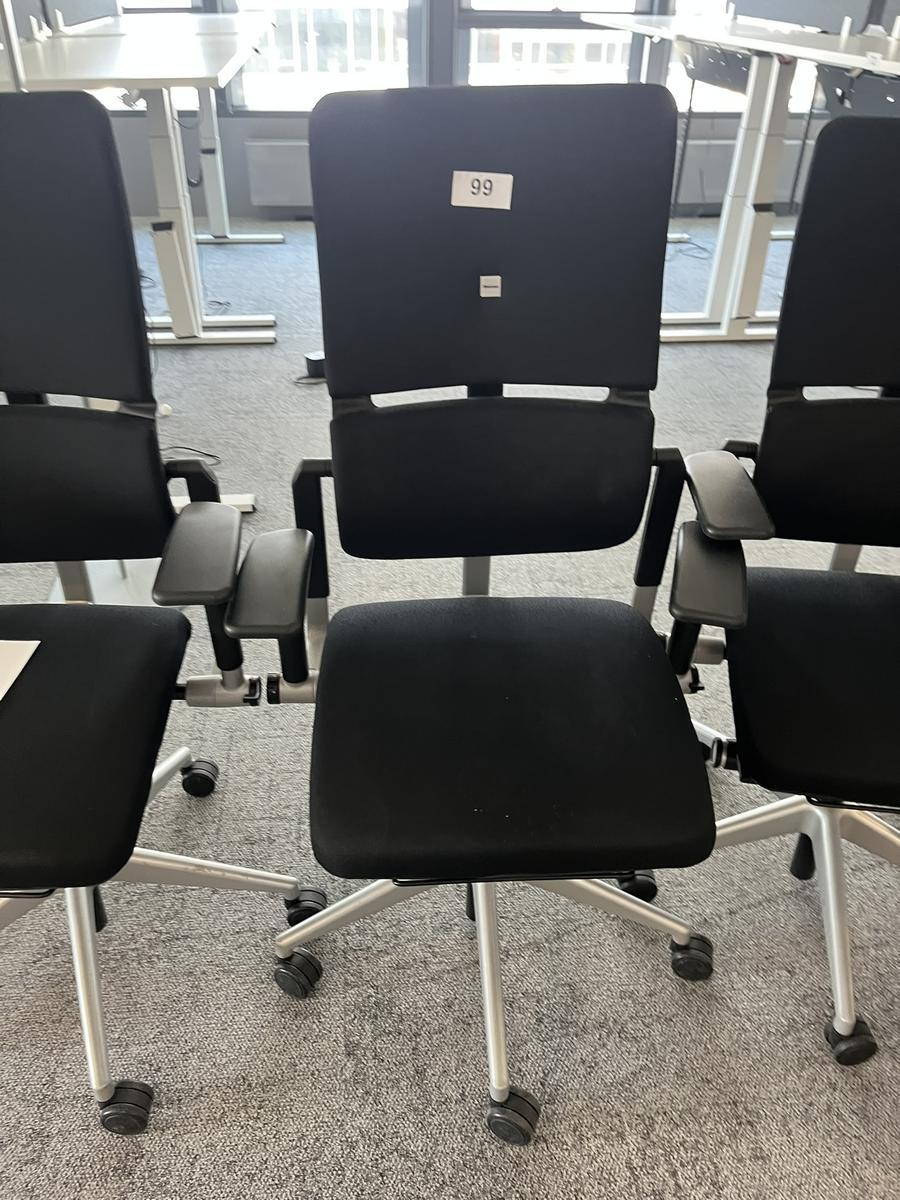 Steelcase Bürodrehstuhl anthrazit mit Armlehne höhenverstellbar?d=2025-05-14 18:50:30