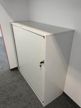Aktenschrank Steelcase ca. 120/110 cm 3 Ordnerhöhen Aktenschrank Steelcase ca. 120/110 cm 3 Ordnerhöhen