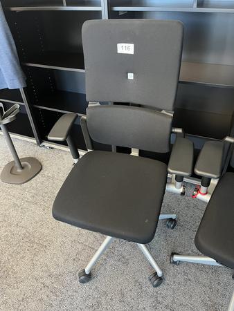 Steelcase Bürodrehstuhl anthrazit mit Armlehne höhenverstellbar Steelcase Bürodrehstuhl anthrazit mit Armlehne höhenverstellbar