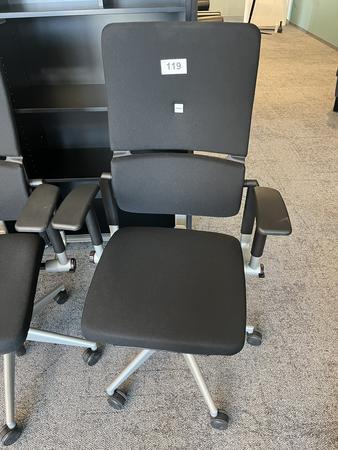 Steelcase Bürodrehstuhl anthrazit mit Armlehne höhenverstellbar Steelcase Bürodrehstuhl anthrazit mit Armlehne höhenverstellbar