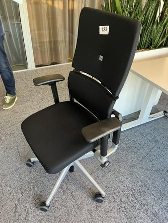 Steelcase Bürodrehstuhl anthrazit mit Armlehne höhenverstellbar Steelcase Bürodrehstuhl anthrazit mit Armlehne höhenverstellbar