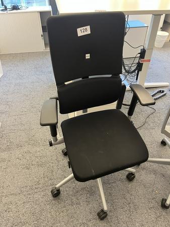 Steelcase Bürodrehstuhl anthrazit mit Armlehne höhenverstellbar Steelcase Bürodrehstuhl anthrazit mit Armlehne höhenverstellbar