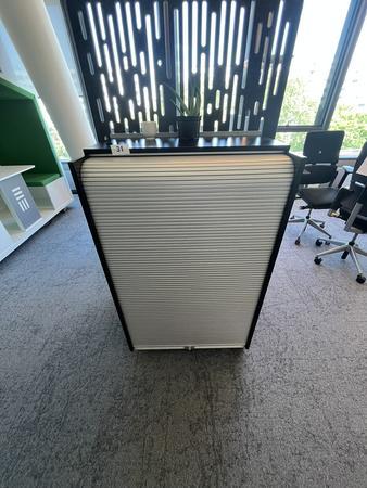 Steelcase Aktenschrank mit Rollen und Rolladen ca.80/50/130 cm Steelcase Aktenschrank mit Rollen und Rolladen ca.80/50/130 cm