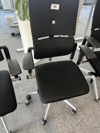 Steelcase Bürodrehstuhl anthrazit mit Armlehne höhenverstellbar Steelcase Bürodrehstuhl anthrazit mit Armlehne höhenverstellbar