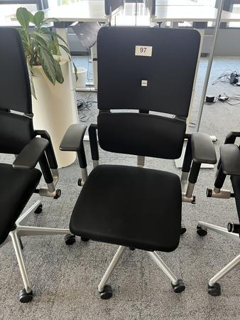 Steelcase Bürodrehstuhl anthrazit mit Armlehne höhenverstellbar Steelcase Bürodrehstuhl anthrazit mit Armlehne höhenverstellbar