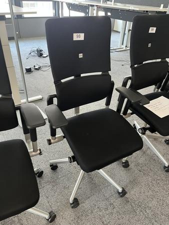 Steelcase Bürodrehstuhl anthrazit mit Armlehne höhenverstellbar Steelcase Bürodrehstuhl anthrazit mit Armlehne höhenverstellbar