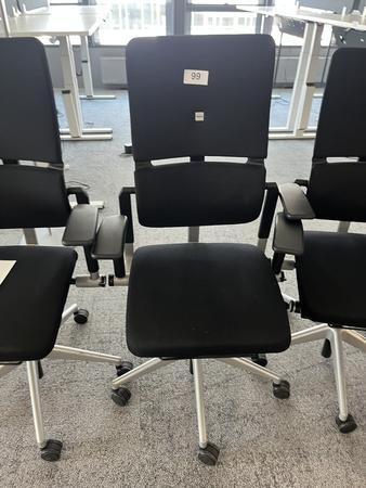 Steelcase Bürodrehstuhl anthrazit mit Armlehne höhenverstellbar Steelcase Bürodrehstuhl anthrazit mit Armlehne höhenverstellbar