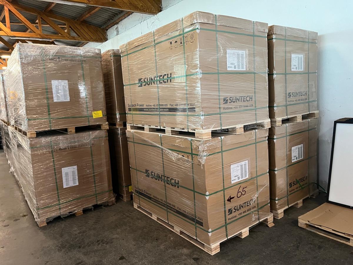 22 Stk. Solar Paneele, Typ Suntech 435W, ca. 10 kW (9.57 kW)