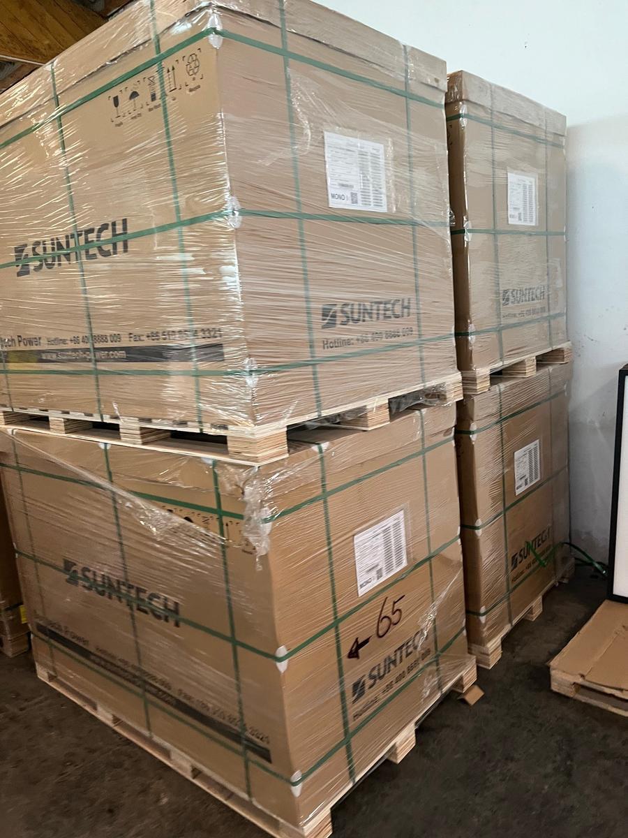 22 Stk. Solar Paneele, Typ Suntech 435W, ca. 10 kW (9.57 kW)