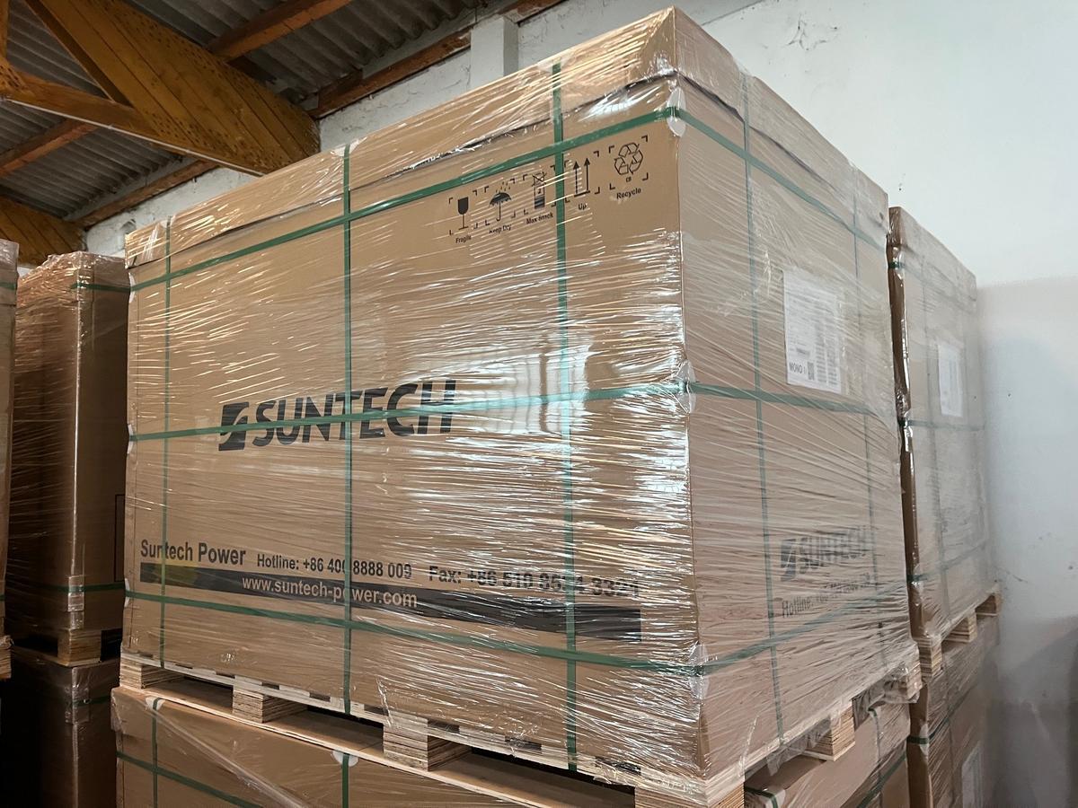 36 Stk. Solar Paneele, Typ Suntech 435W, ca. 15 kW (15.66 kW)