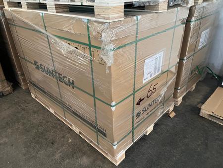 36 Stk. Solar Paneele, Typ Suntech 435W, ca. 15 kW (15.66 kW) 36 Stk. Solar Paneele, Typ Suntech 435W, ca. 15 kW (15.66 kW)