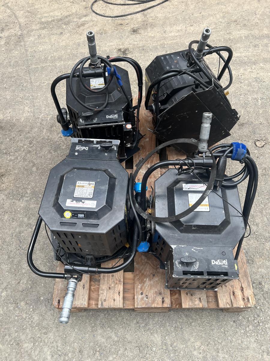 4x Desisit Leonardo 2000W fresnel spotlight pole operated