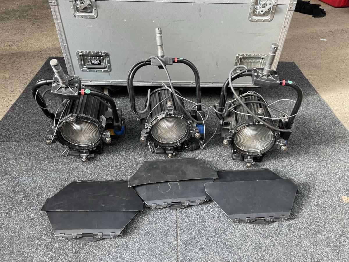 3 x Arri 1kW pole operated