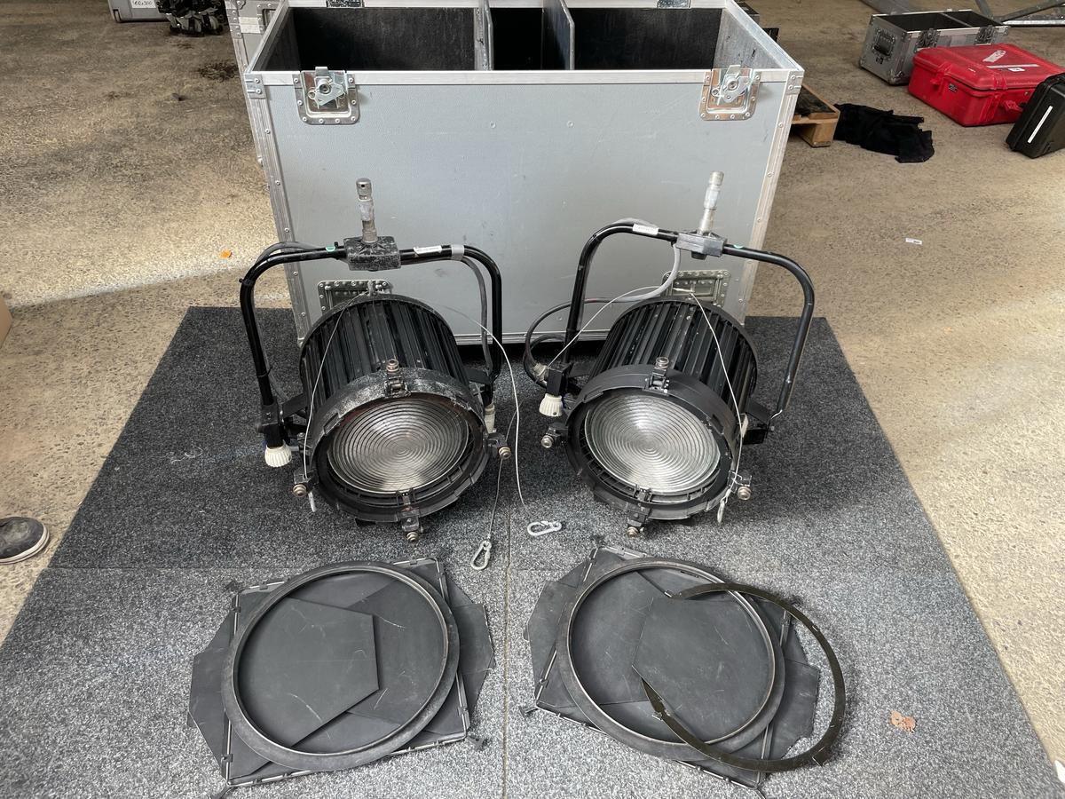 2x ARRI Studio 5000 black pole operated incl. case
