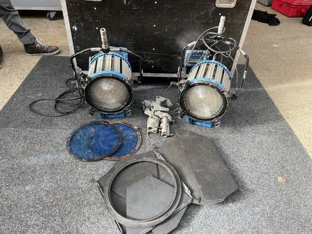 2x ARRI Studio 2000 silver/blue incl. case 2x ARRI Studio 2000 silver/blue incl. case