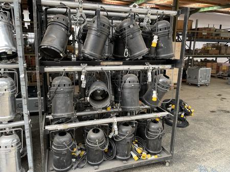 6x PAR64 ACL 4-bar black incl. dolly 6x PAR64 ACL 4-bar black incl. dolly