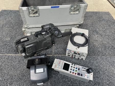 Sony DXC-D55P Kamera + Triax Adapter + Sportsucher + CCU + RCP + Case + Studiosucher Sony DXC-D55P Kamera + Triax Adapter + Sportsucher + CCU + RCP + Case + Studiosucher